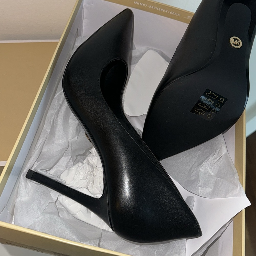 Michael Kors brand new black pumps. Keke pump leather. Size women’s US 9.5M